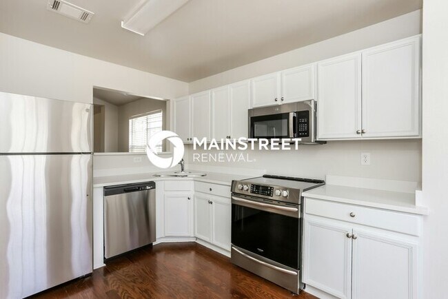 Building Photo - 3 Bedroom Pet-Friendly Home in COVINGTON, GA with Main Street Renewal