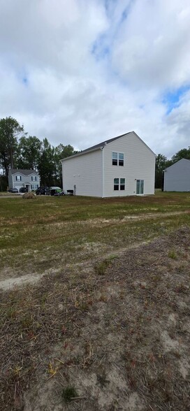 Building Photo - 134 Lang Farm Rd