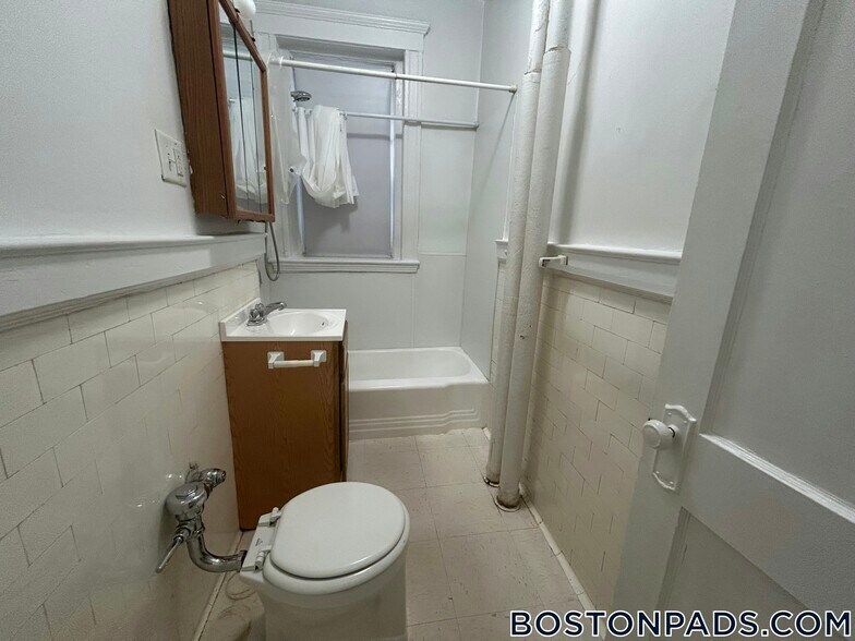 Building Photo - 1171 Boylston St