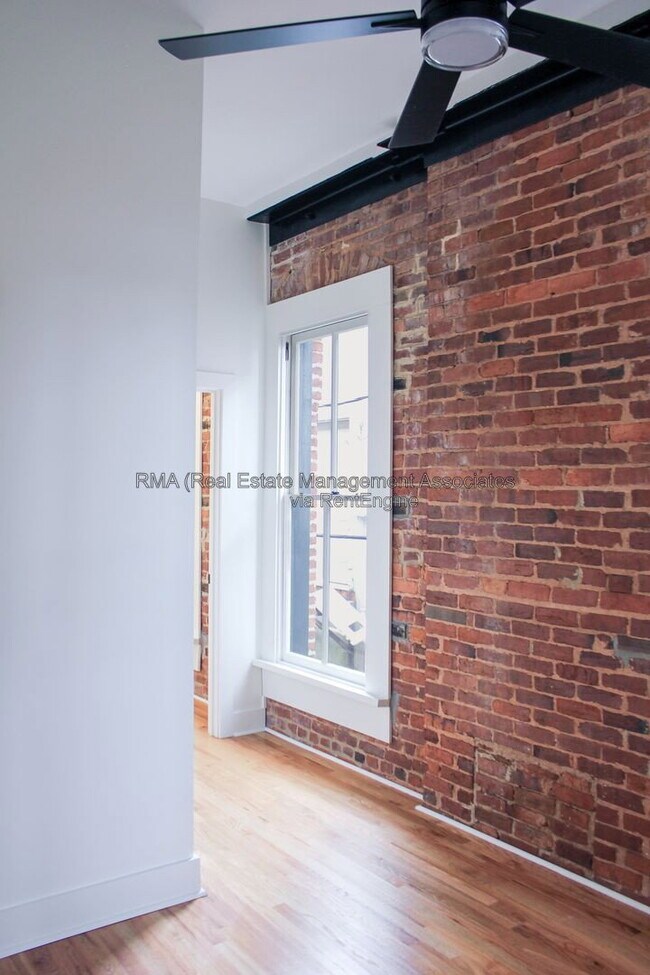 Building Photo - 4 6/8 Zebulon St
