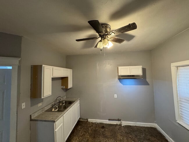 Building Photo - 10453 S Wabash Ave