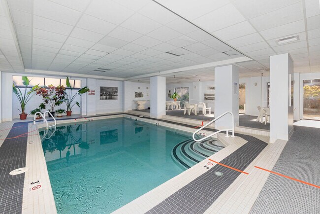 Building Photo - 323 E 2nd St