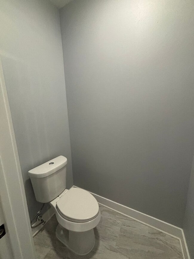 Building Photo - 5 bedrooms!! Remodeled top to bottom!