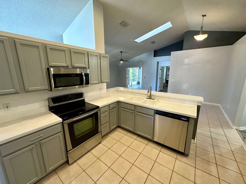 Building Photo - 10209 Rivers Trail Dr