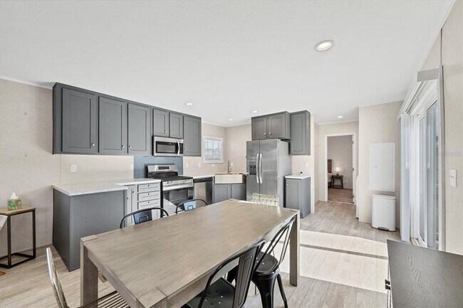 Building Photo - 3230 Smith St