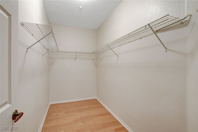 Building Photo - 5855 Valley Dr