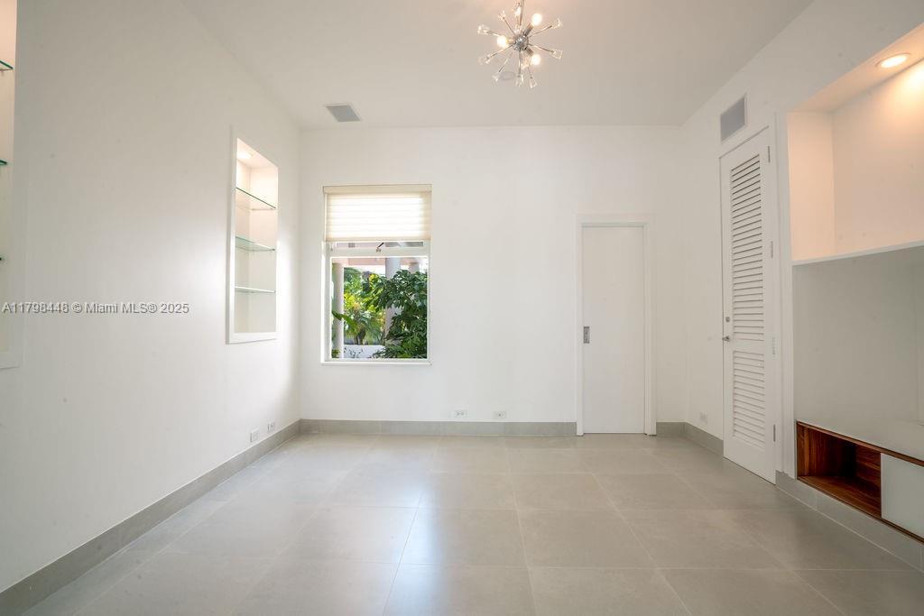Building Photo - 621 N Mashta Dr