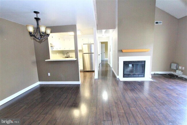 Building Photo - 604 Ravens Crest Dr