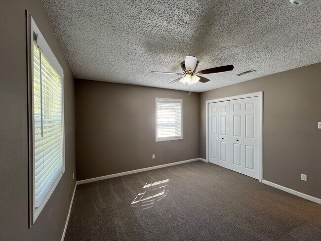 Building Photo - 8849 Timber Ln