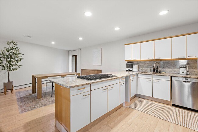 Building Photo - 11A Riverview Cir