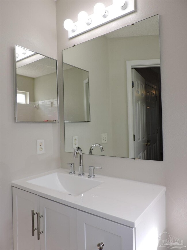 Building Photo - 4058 Glenway Dr