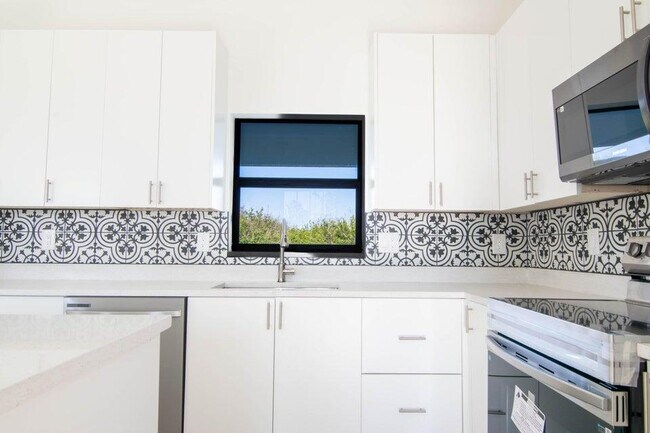 Building Photo - 8126 Thruso Rd