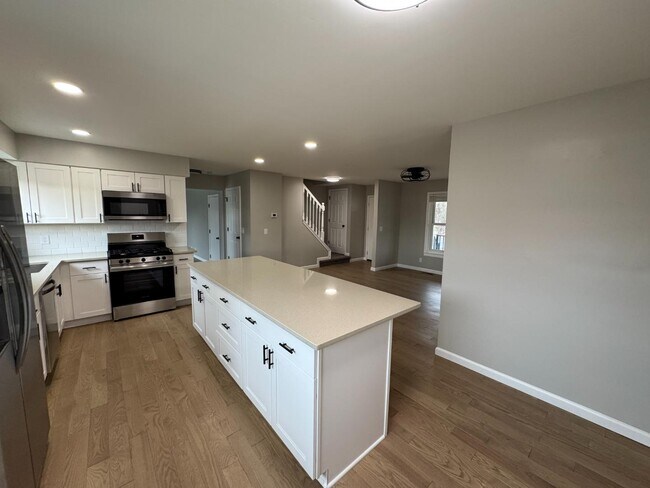 Building Photo - 8106 Warner Rd