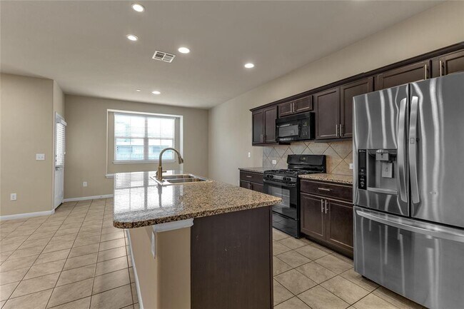 Building Photo - 2880 Donnell Dr