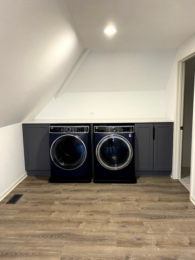 Building Photo - 1346 Leverenz Rd