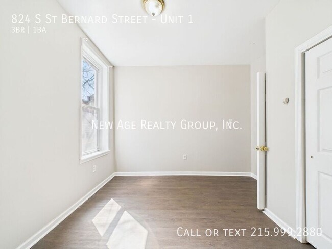 Building Photo - Large 3 bedroom, 1 bathroom apartment loca...
