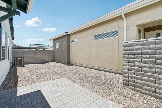2 Bedroom Private Backyard - The Flats at Jasper