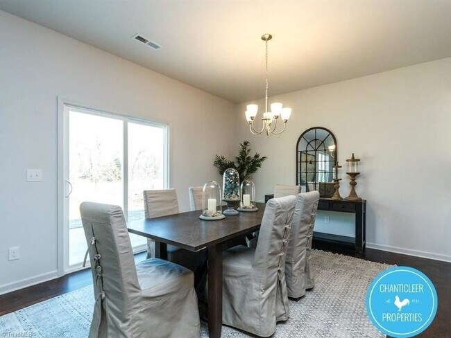 Building Photo - 1313 Achonechy Trl