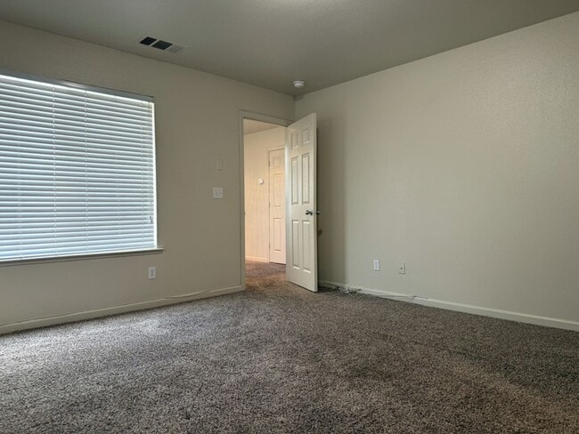 Building Photo - Beautiful Two-Story Home in Desirable Bellevue Ranch!