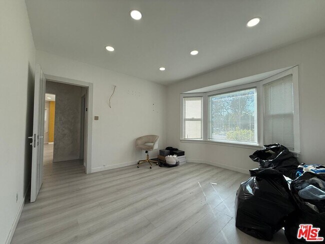 Building Photo - 674 Estelle Ave