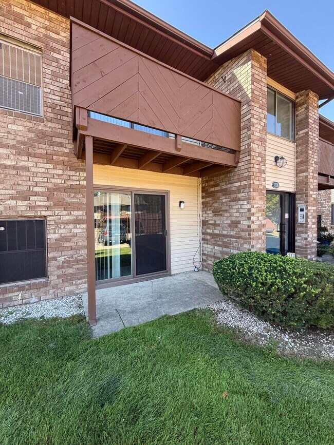 Building Photo - 7708 Manor Cir