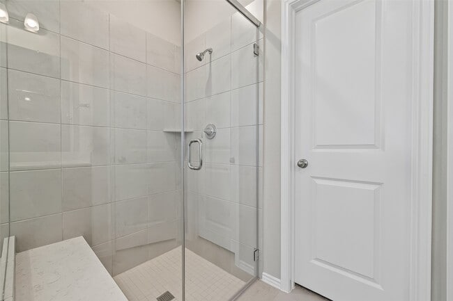 Building Photo - 411 Sunlit Vly Cir