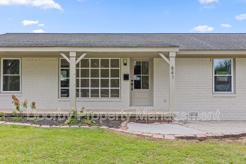 Building Photo - 841 Kay Cir