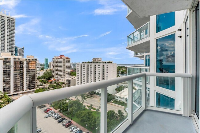 Building Photo - 6515 Collins Ave