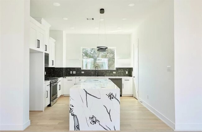 Building Photo - 2724 Rosalie St