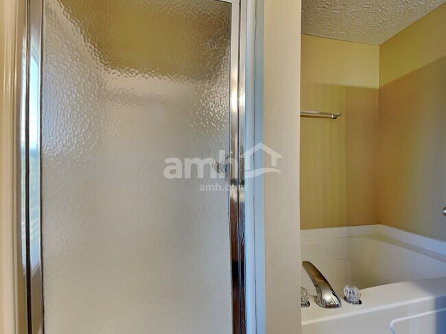 Building Photo - 1115 Sunset Dr