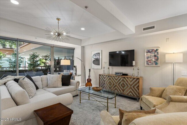 Building Photo - 7117 E Rancho Vista Dr