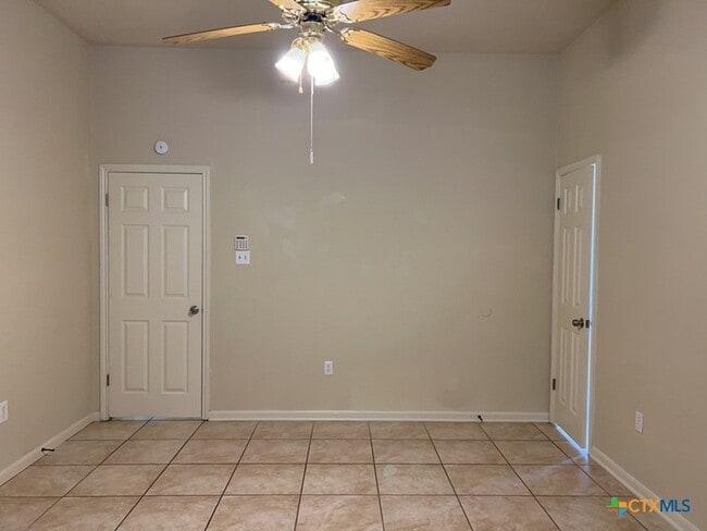 Building Photo - 3906 Lone Oak Dr