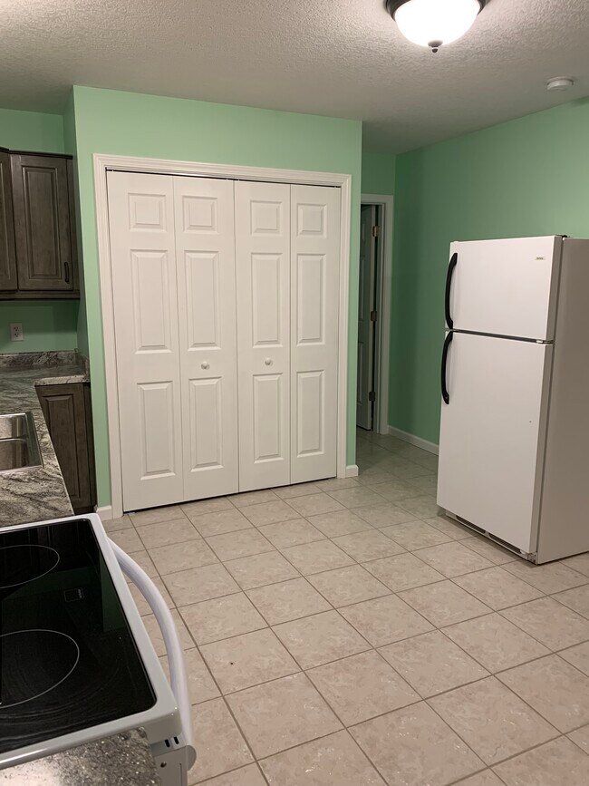 Building Photo - 218 Fowler St