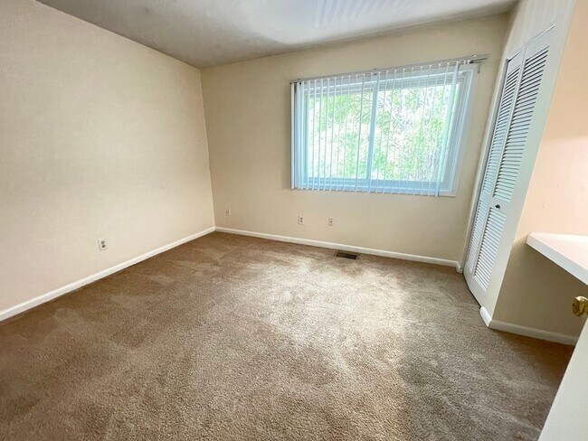 Building Photo - Walk to Campus from Chancellor Square!  Up...