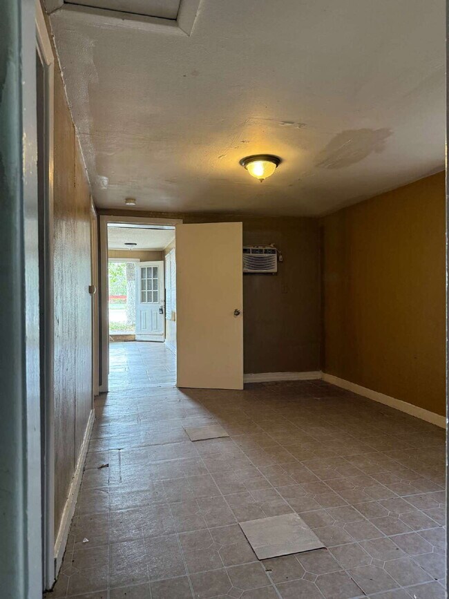 Building Photo - One Bedroom Apartment Close to 410 & 87