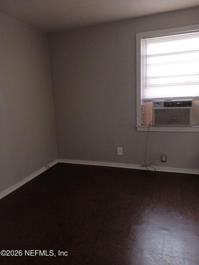 Building Photo - 1358 W 23rd St