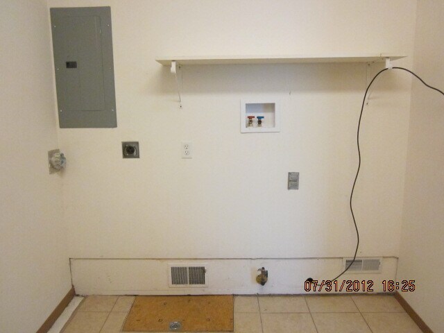 Building Photo - 635 Mark Dr