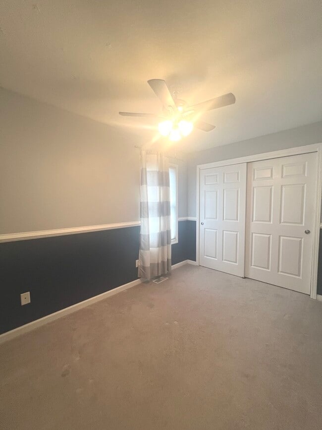 Building Photo - 909 Wartburg Dr