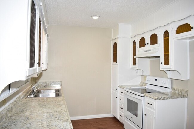Building Photo - Newly updated 3-2-2 in Fort Worth!