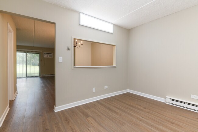 Building Photo - 953 N Rohlwing Rd