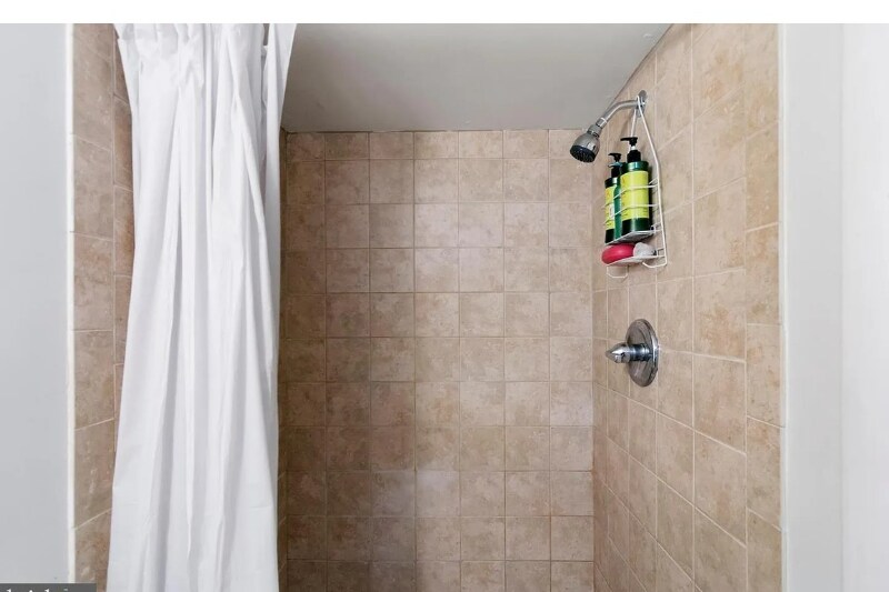 Building Photo - 107 N Port St