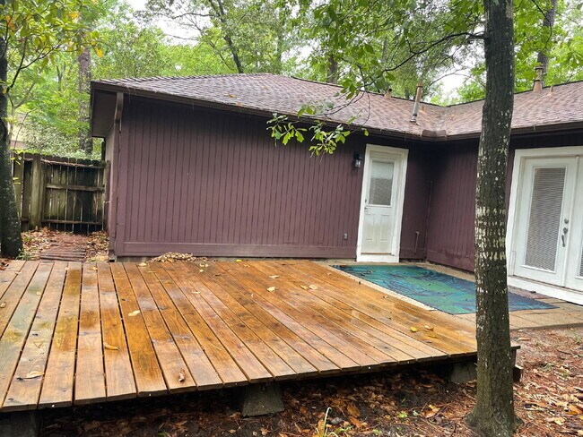 Building Photo - LOVELY ONE STORY wooded-lot home in the heart of The Woodlands.