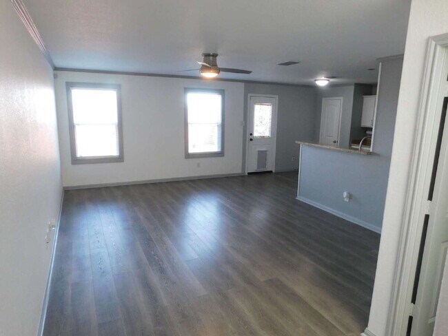 Building Photo - 6131 Southern Vis