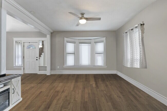 Building Photo - Charming Rental with Large Fenced Yard nea...