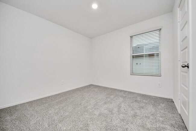 Building Photo - 2227 Laurel Bloom Ln