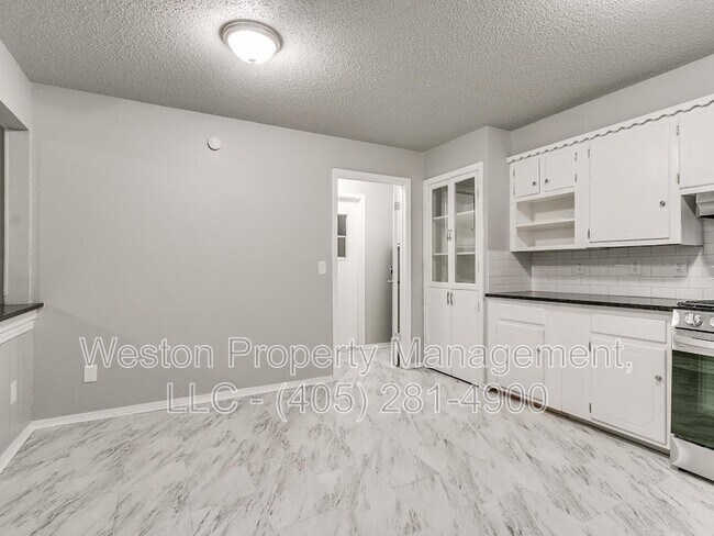Building Photo - 1011 Crown Dr