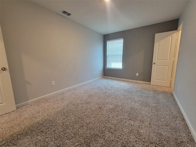 Building Photo - 3012 Villegas Wy