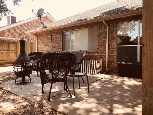 Building Photo - 4747 Backenberry Dr