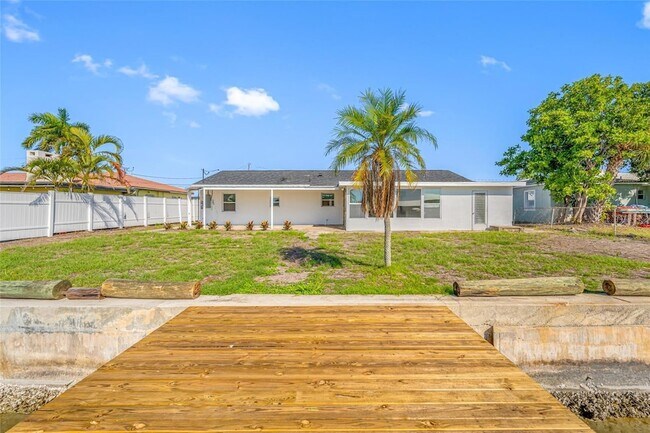 Building Photo - 7930 Causeway Blvd S