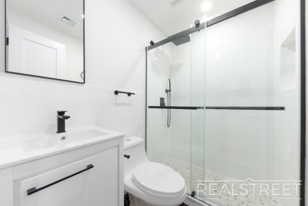 Building Photo - Stunning Brand New 2 Bed 2 Bath in Historic Crown Heights Townhouse